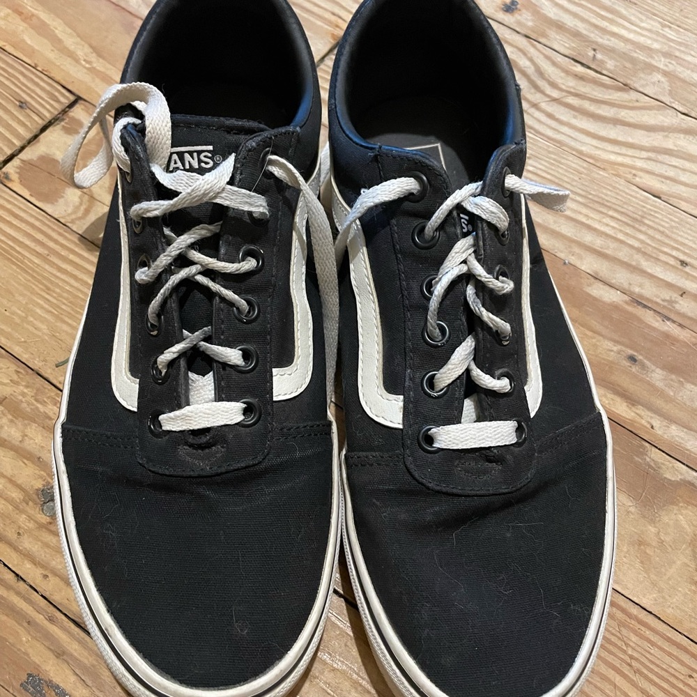 Women’s size 10 vans. Good used condition need new laces